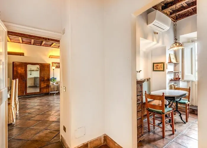 Flat With Lovely Views Near Piazza Navona