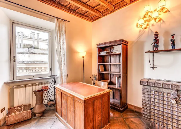 Flat With Lovely Views Near Piazza Navona *
